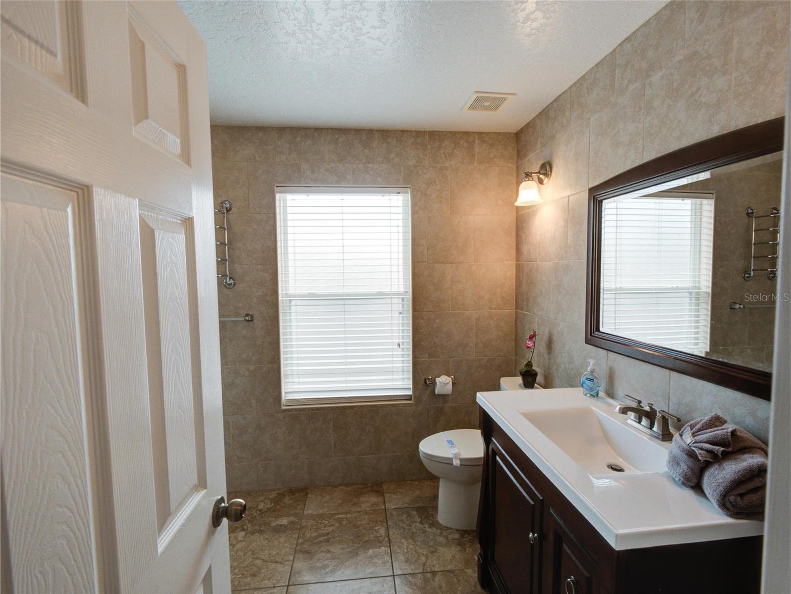 1049 LAKE BERKLEY DR, KISSIMMEE, FL, 34746