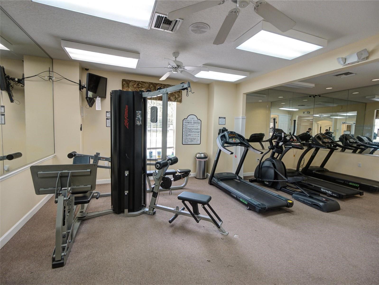 1049 LAKE BERKLEY DR, KISSIMMEE, FL, 34746