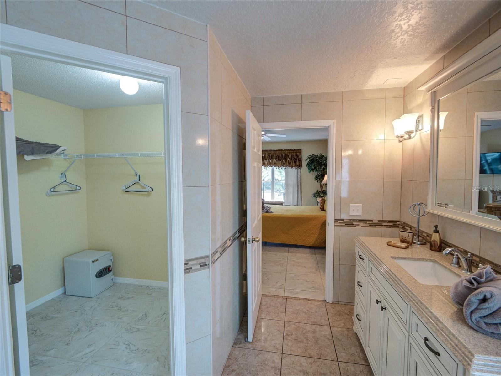 1049 LAKE BERKLEY DR, KISSIMMEE, FL, 34746