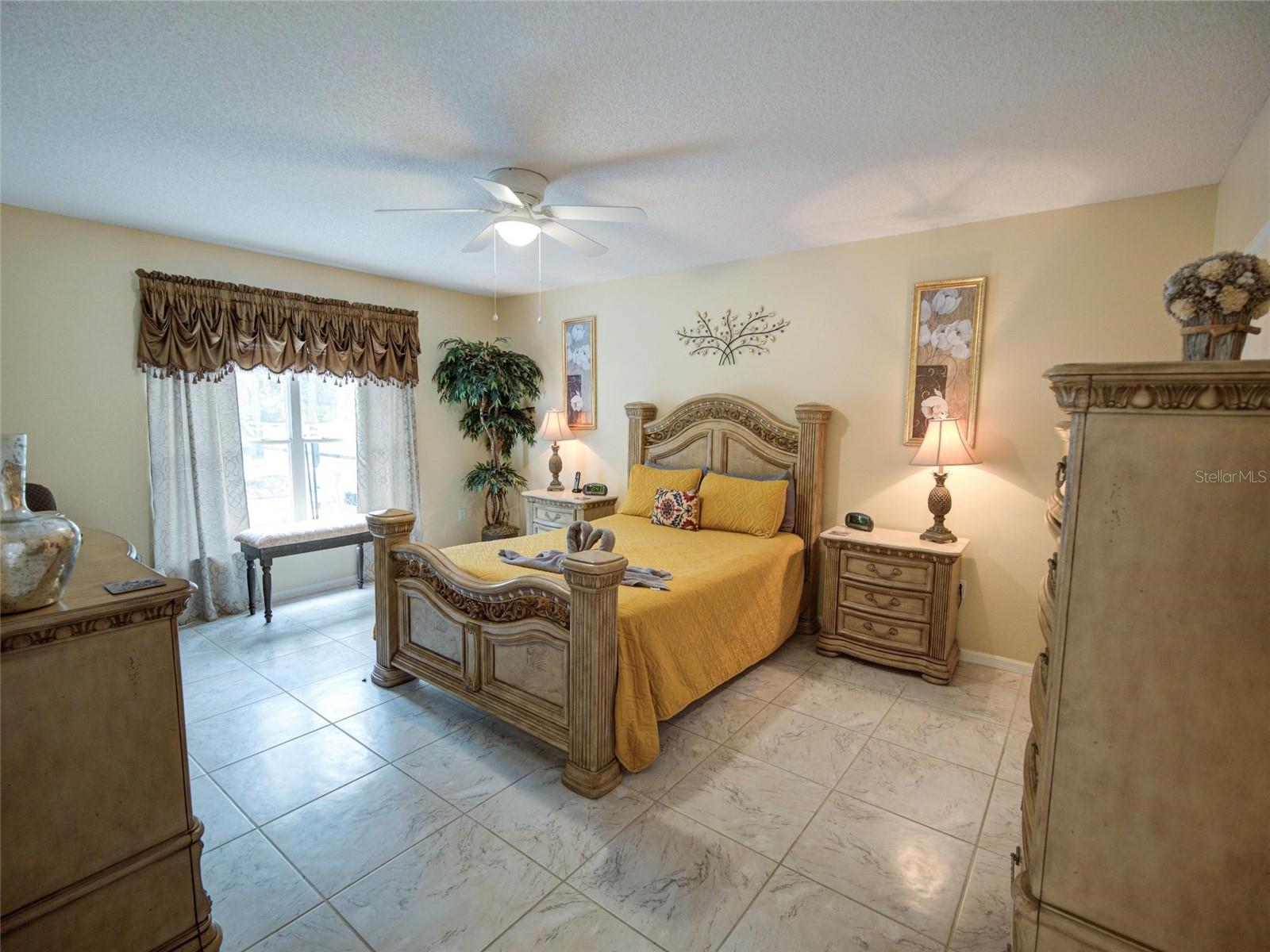 1049 LAKE BERKLEY DR, KISSIMMEE, FL, 34746