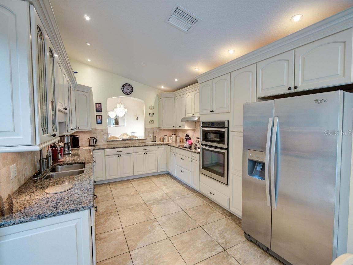 1049 LAKE BERKLEY DR, KISSIMMEE, FL, 34746