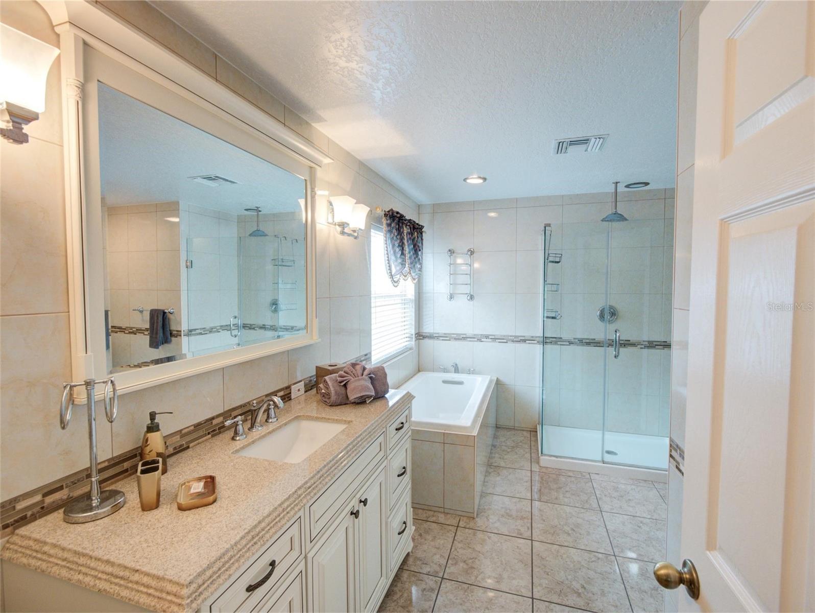 1049 LAKE BERKLEY DR, KISSIMMEE, FL, 34746