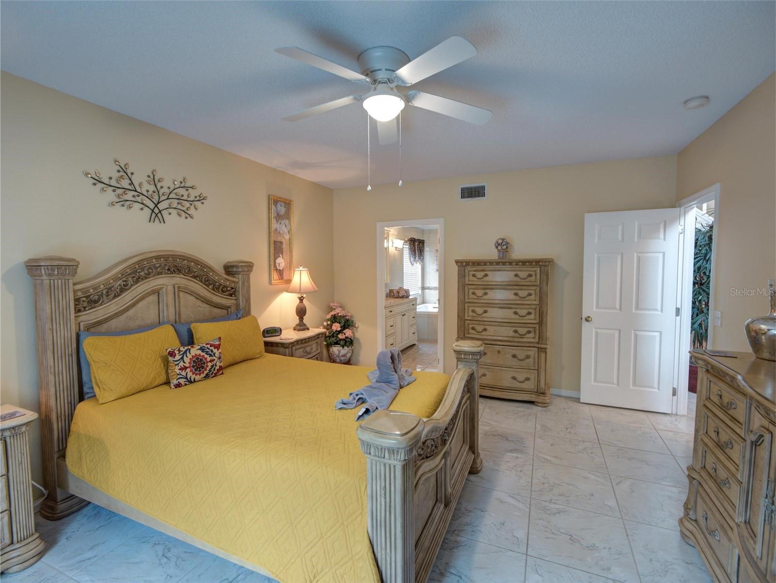1049 LAKE BERKLEY DR, KISSIMMEE, FL, 34746