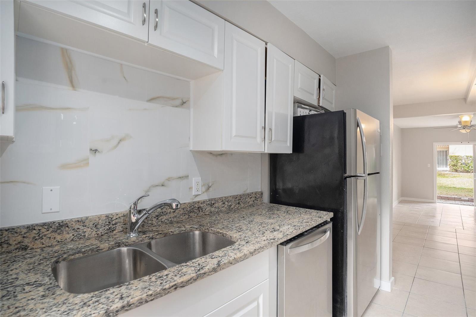 5502 LOBLOLLY CT #200/B, TAMPA, FL, 33617