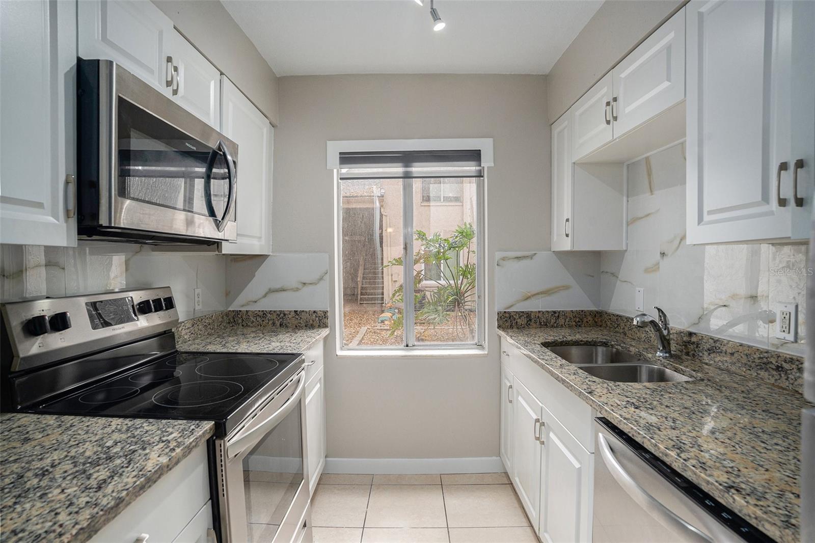 5502 LOBLOLLY CT #200/B, TAMPA, FL, 33617