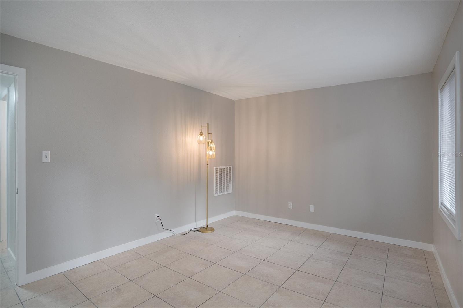 5502 LOBLOLLY CT #200/B, TAMPA, FL, 33617