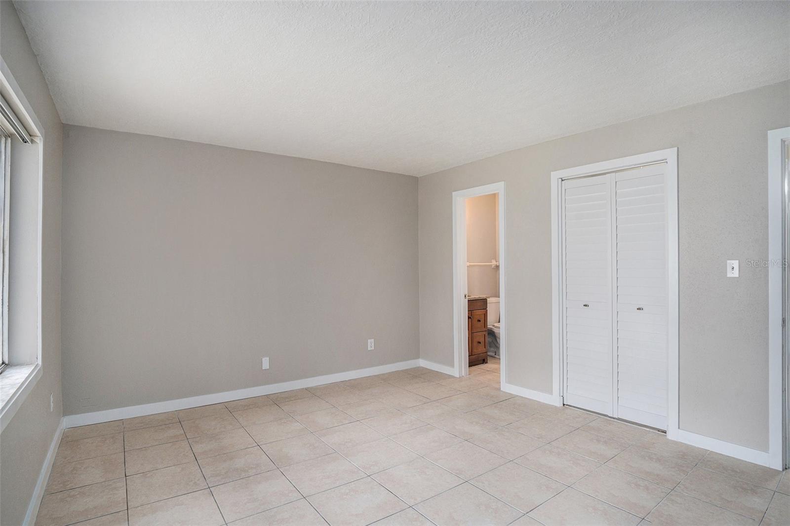 5502 LOBLOLLY CT #200/B, TAMPA, FL, 33617