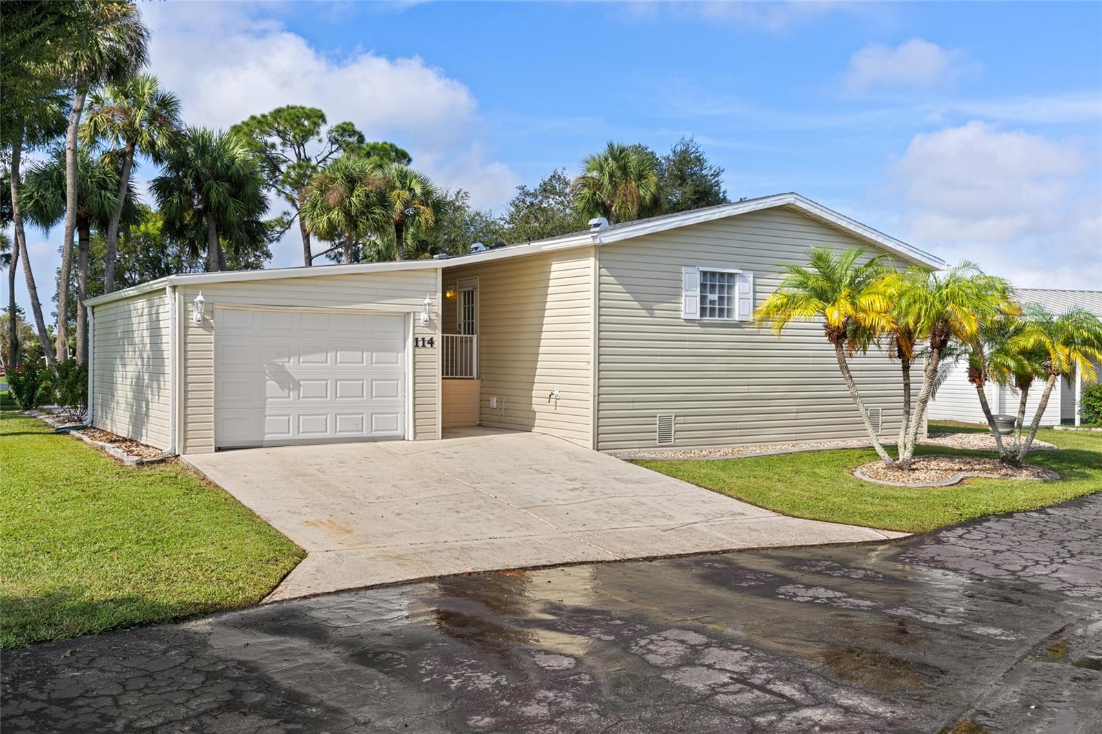 1000 KINGS HWY #114, PORT CHARLOTTE, FL, 33980