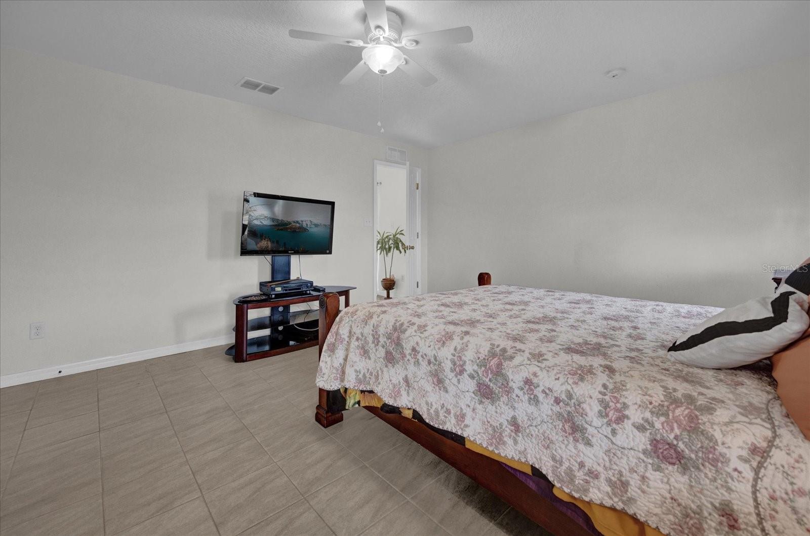 2049 N GRANDVIEW ST, MOUNT DORA, FL, 32757