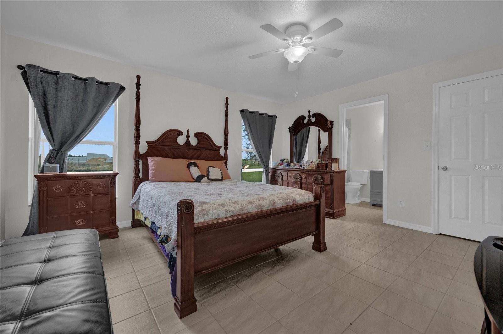 2049 N GRANDVIEW ST, MOUNT DORA, FL, 32757
