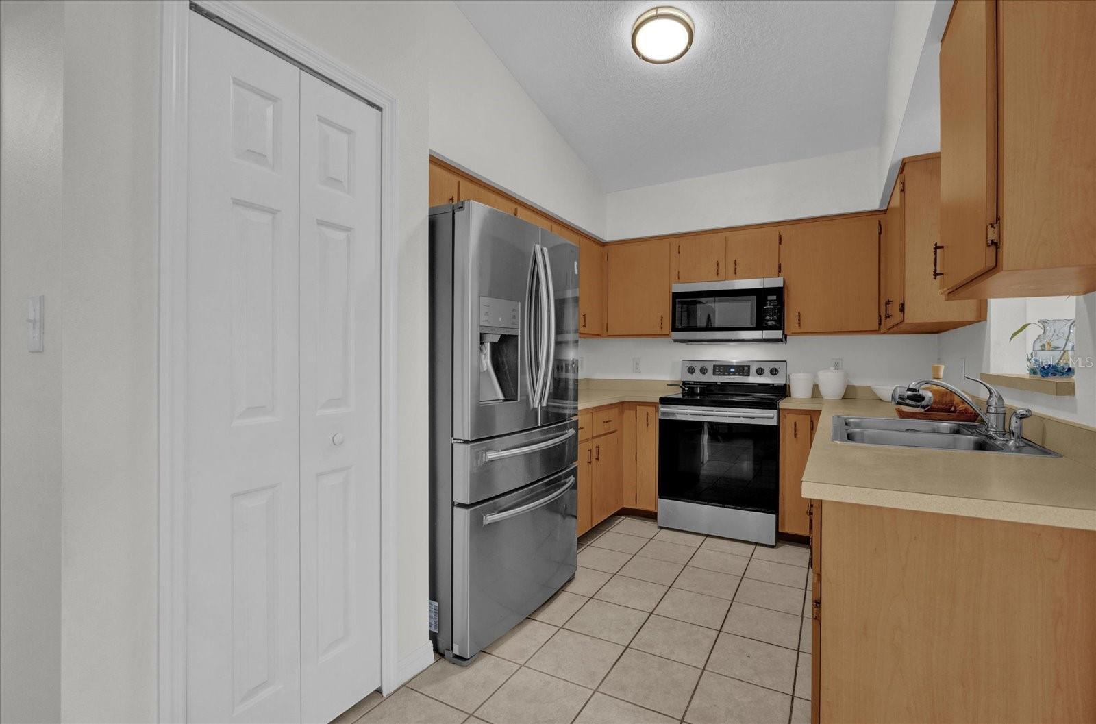 2049 N GRANDVIEW ST, MOUNT DORA, FL, 32757