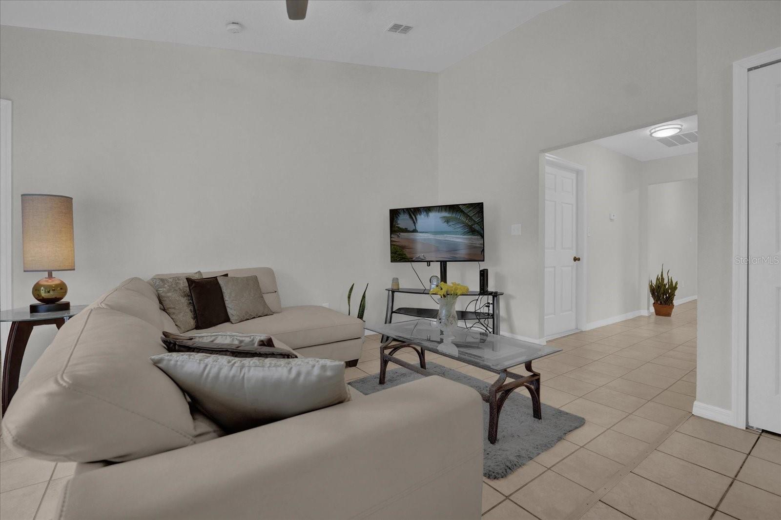 2049 N GRANDVIEW ST, MOUNT DORA, FL, 32757