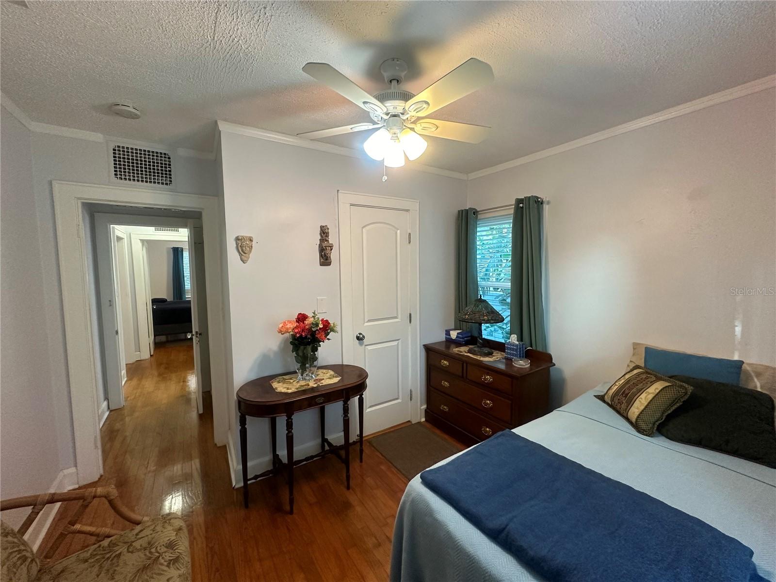 860 19 AVE N, ST PETERSBURG, FL, 33704