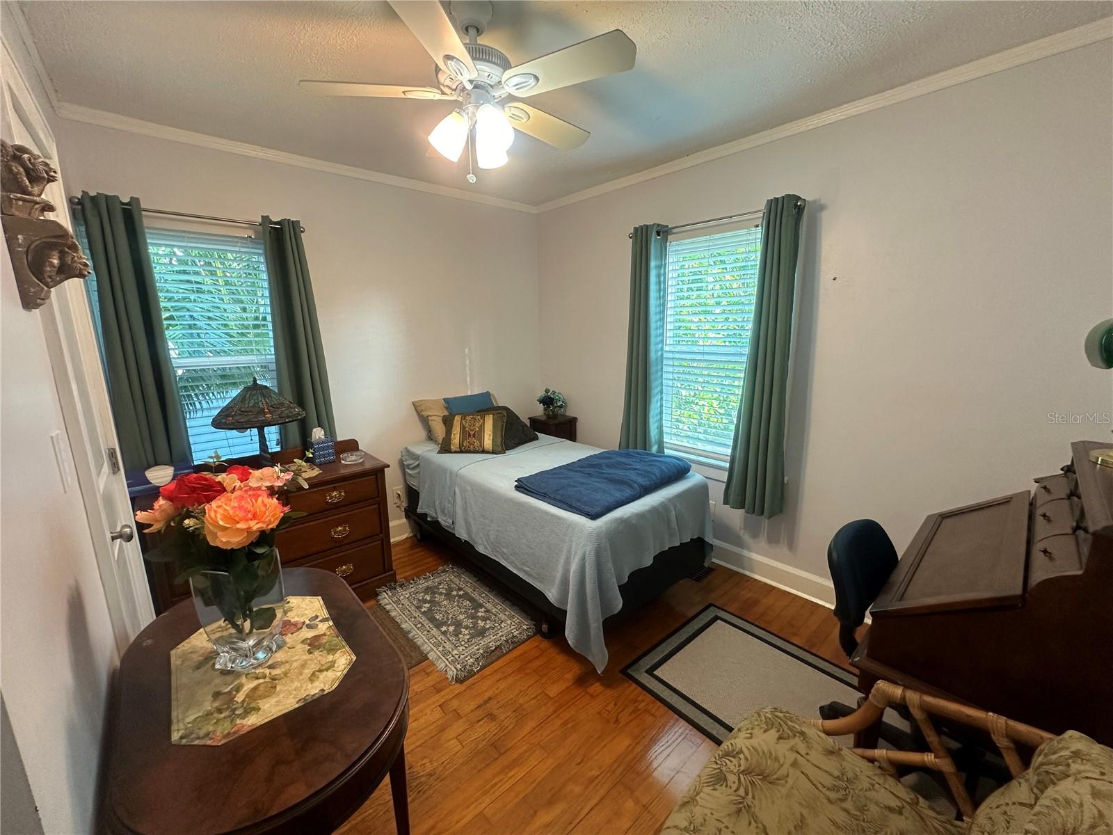 860 19 AVE N, ST PETERSBURG, FL, 33704