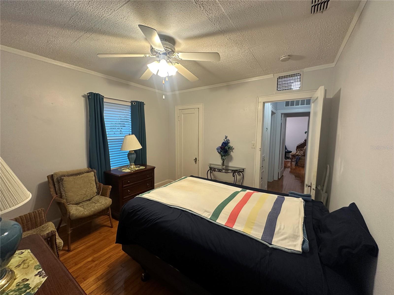 860 19 AVE N, ST PETERSBURG, FL, 33704