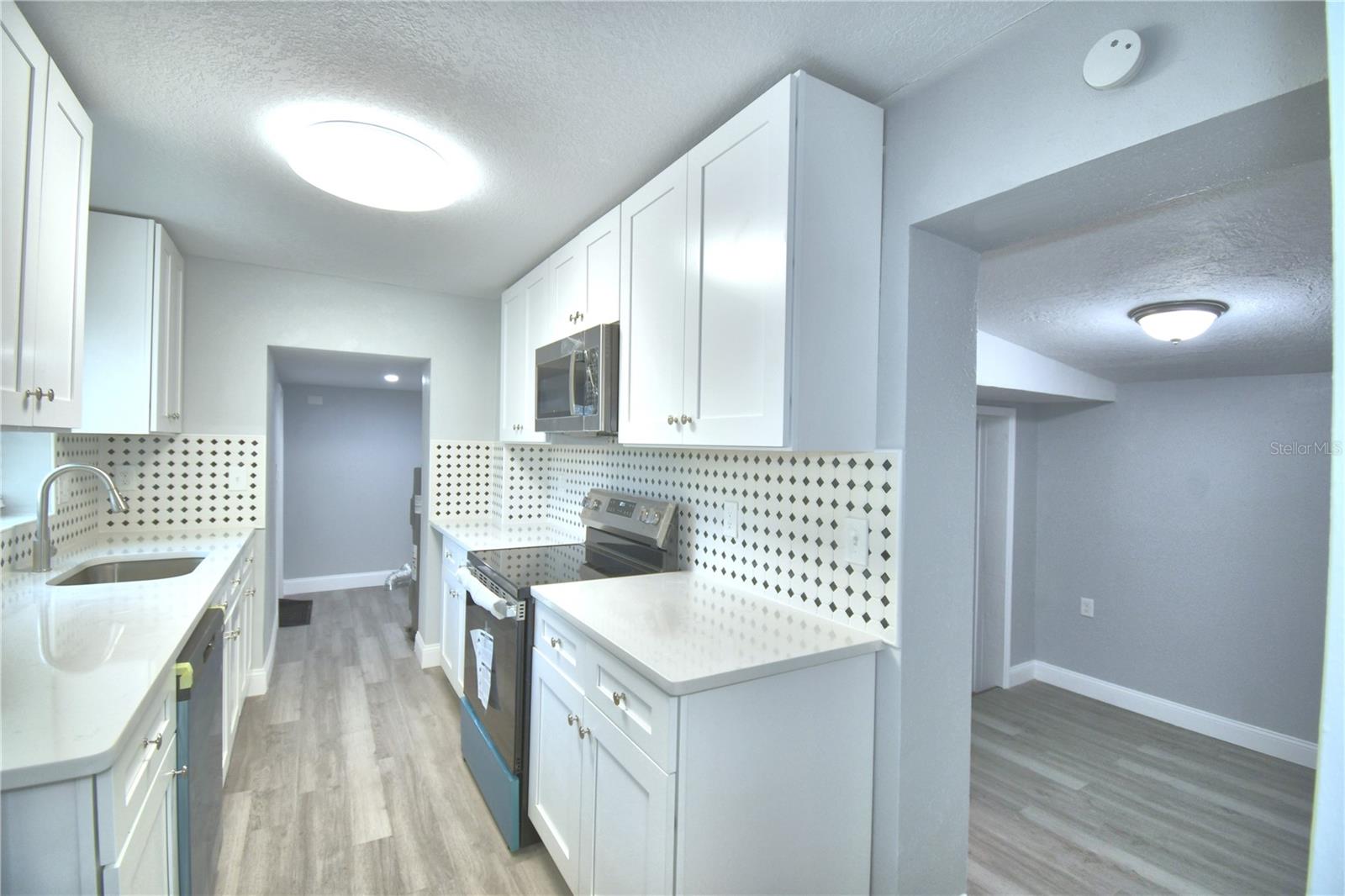 618 BOOKER AVE, LAKE WALES, FL, 33853