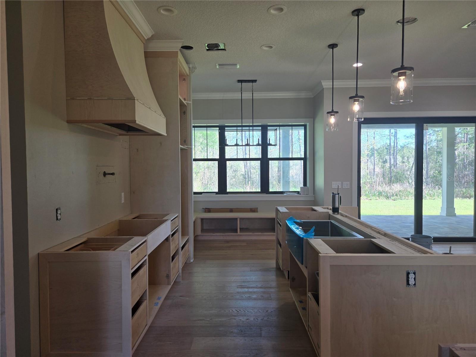 405 LONG AND WINDING RD, HOWEY IN THE HILLS, FL, 34737