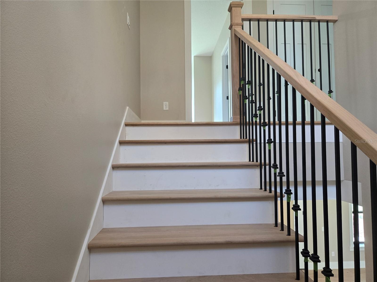 405 LONG AND WINDING RD, HOWEY IN THE HILLS, FL, 34737