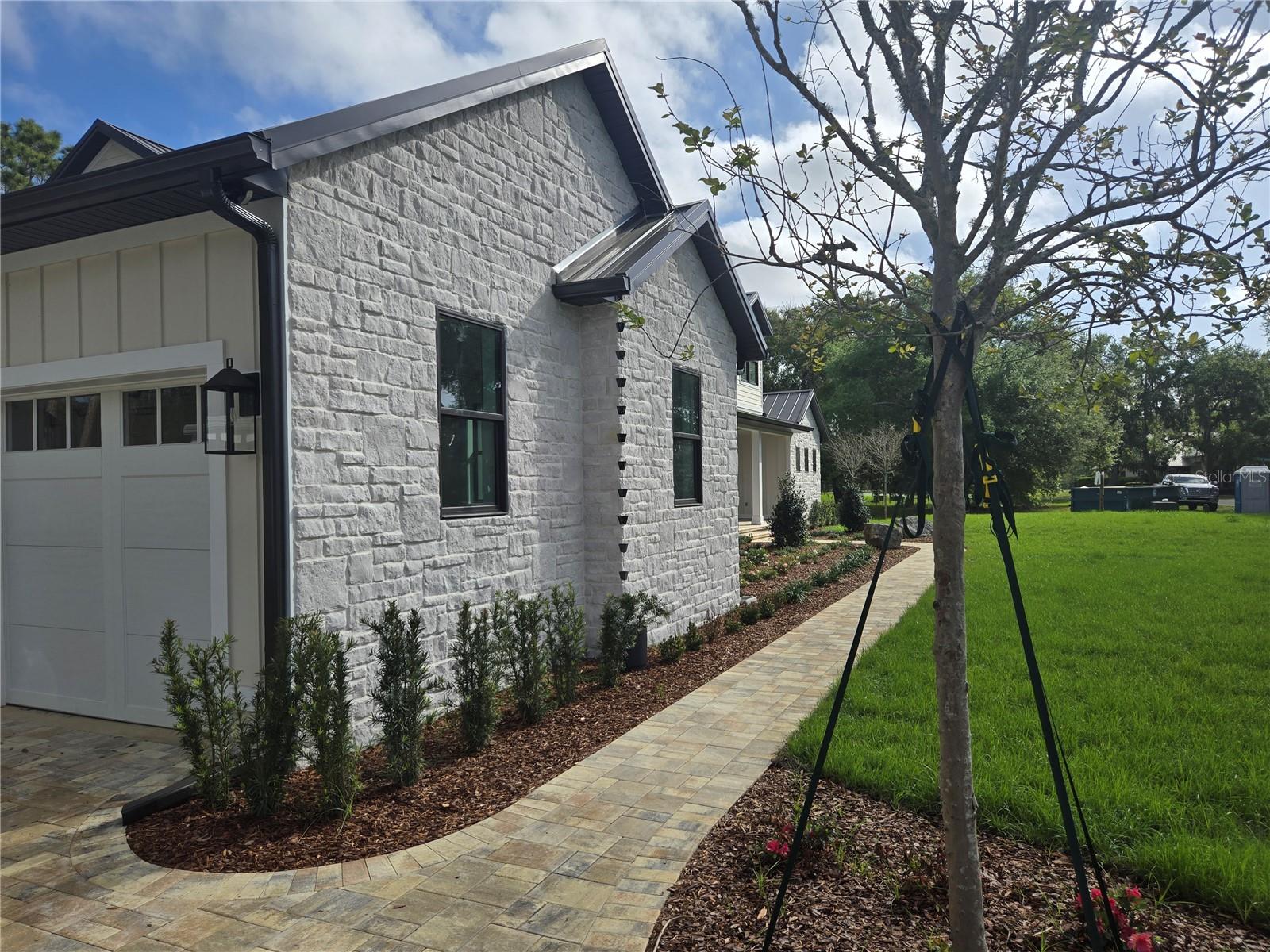 405 LONG AND WINDING RD, HOWEY IN THE HILLS, FL, 34737