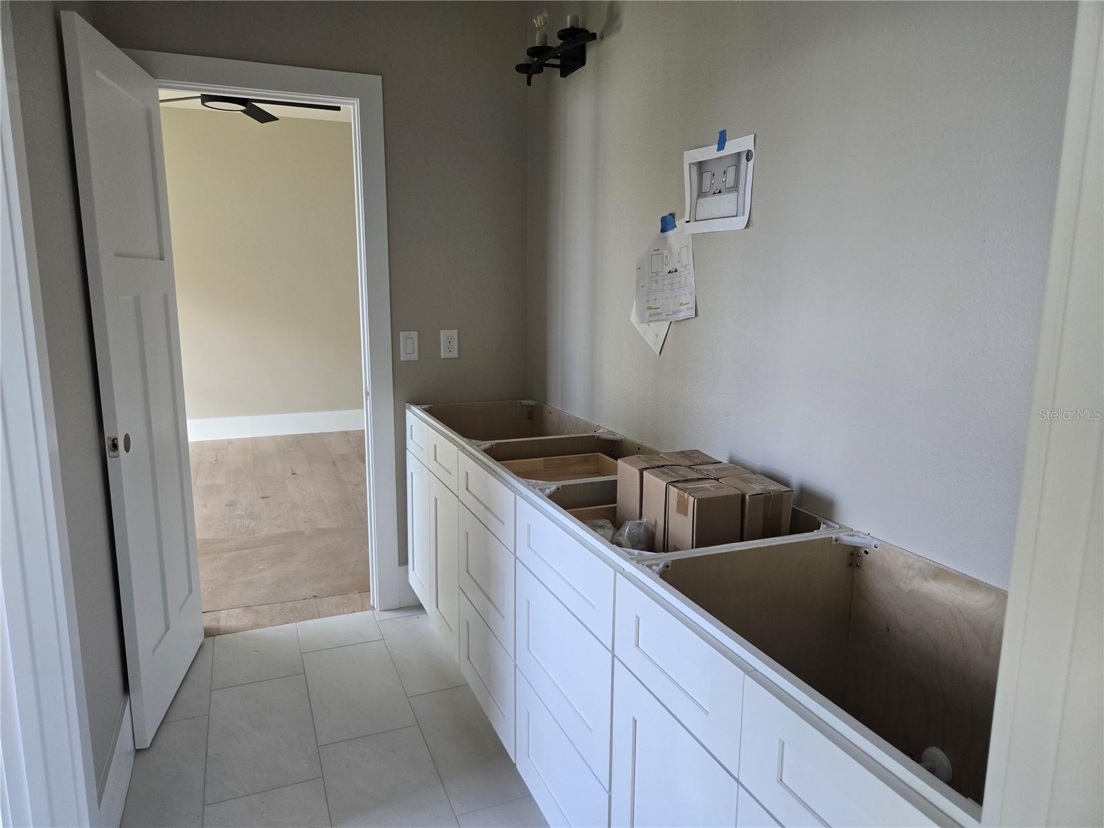 405 LONG AND WINDING RD, HOWEY IN THE HILLS, FL, 34737