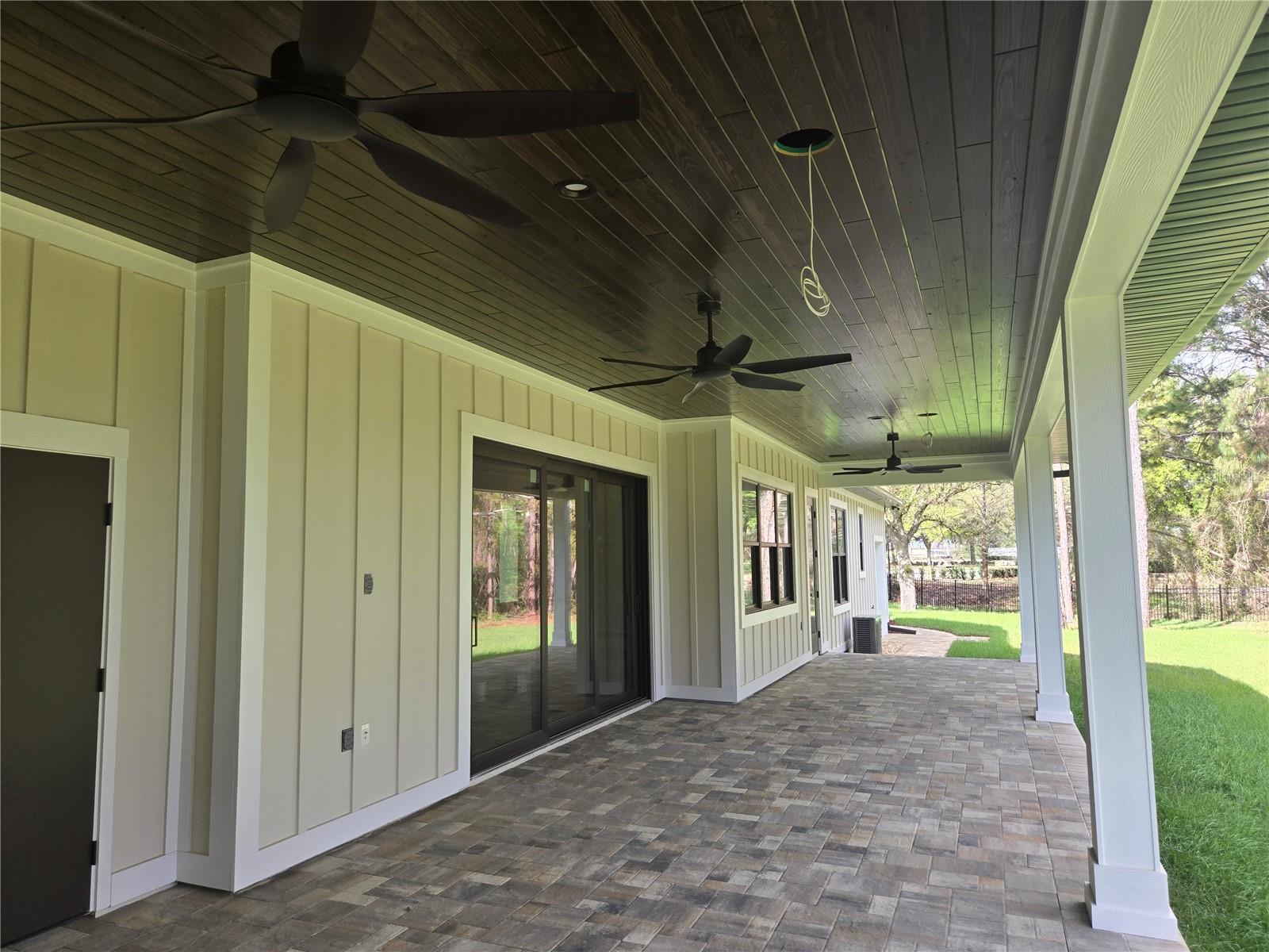 405 LONG AND WINDING RD, HOWEY IN THE HILLS, FL, 34737