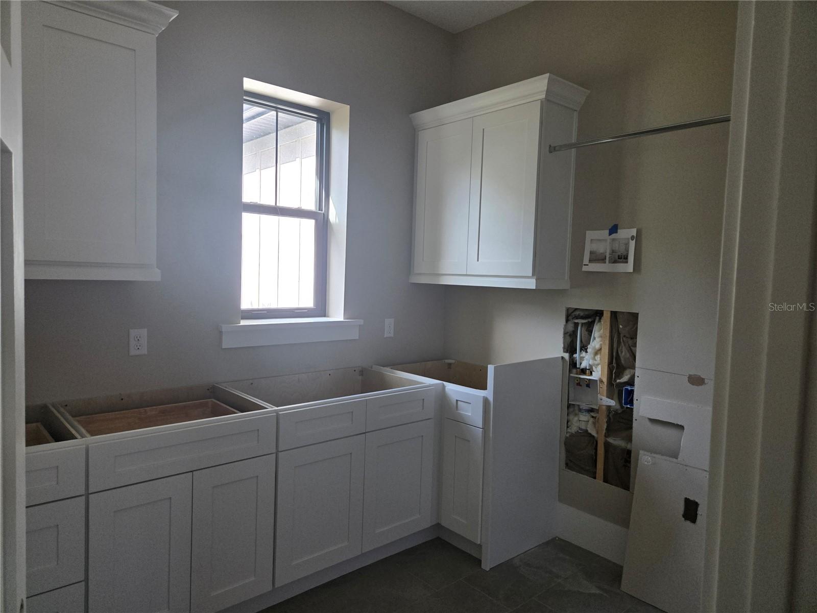 405 LONG AND WINDING RD, HOWEY IN THE HILLS, FL, 34737