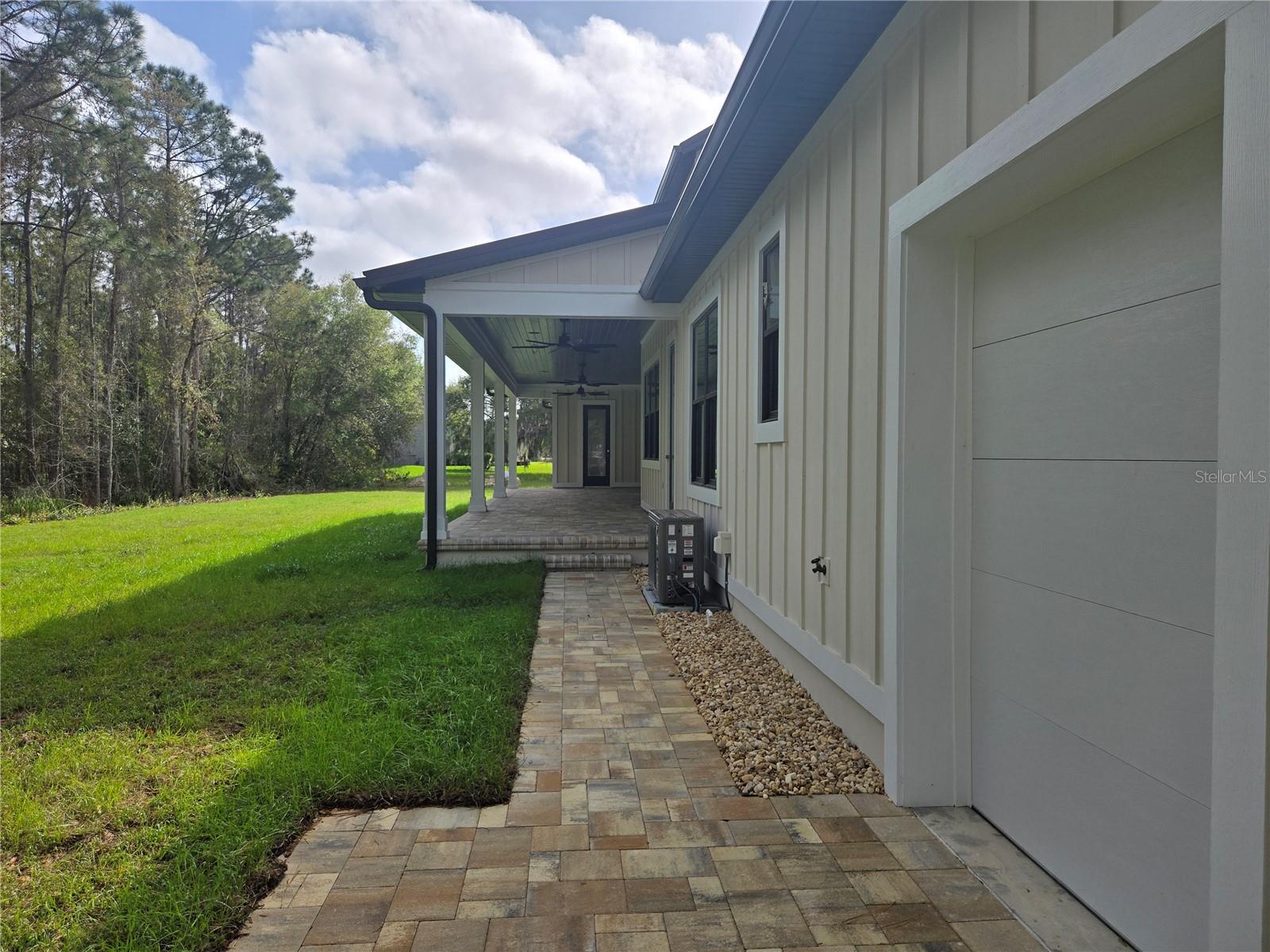 405 LONG AND WINDING RD, HOWEY IN THE HILLS, FL, 34737
