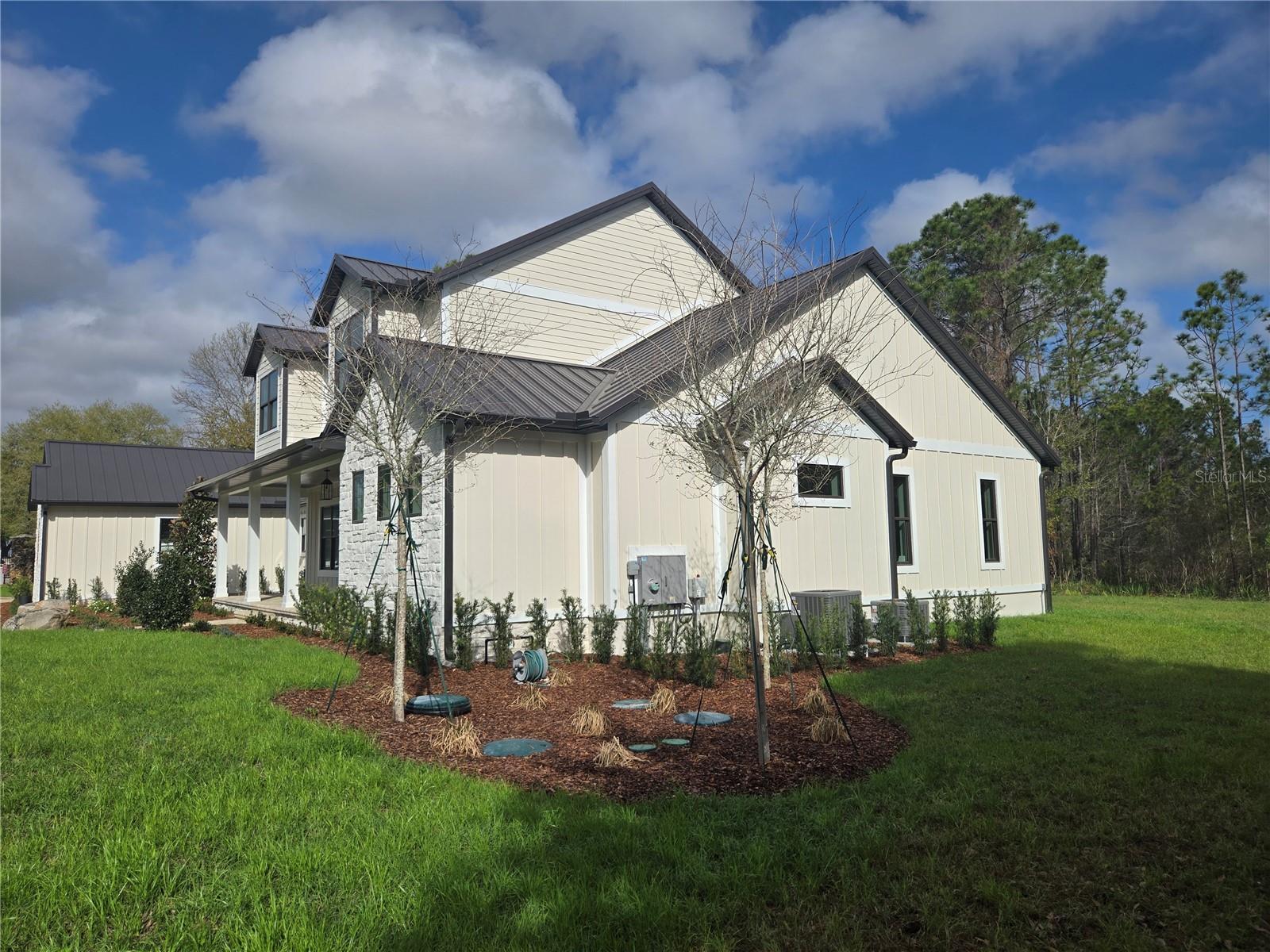405 LONG AND WINDING RD, HOWEY IN THE HILLS, FL, 34737