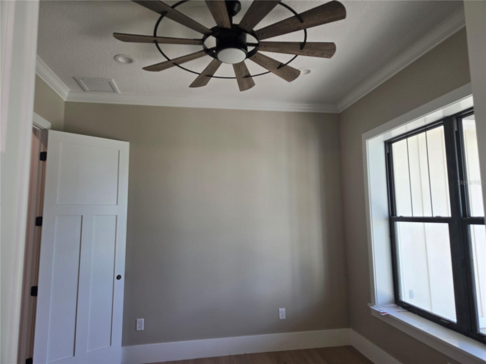 405 LONG AND WINDING RD, HOWEY IN THE HILLS, FL, 34737