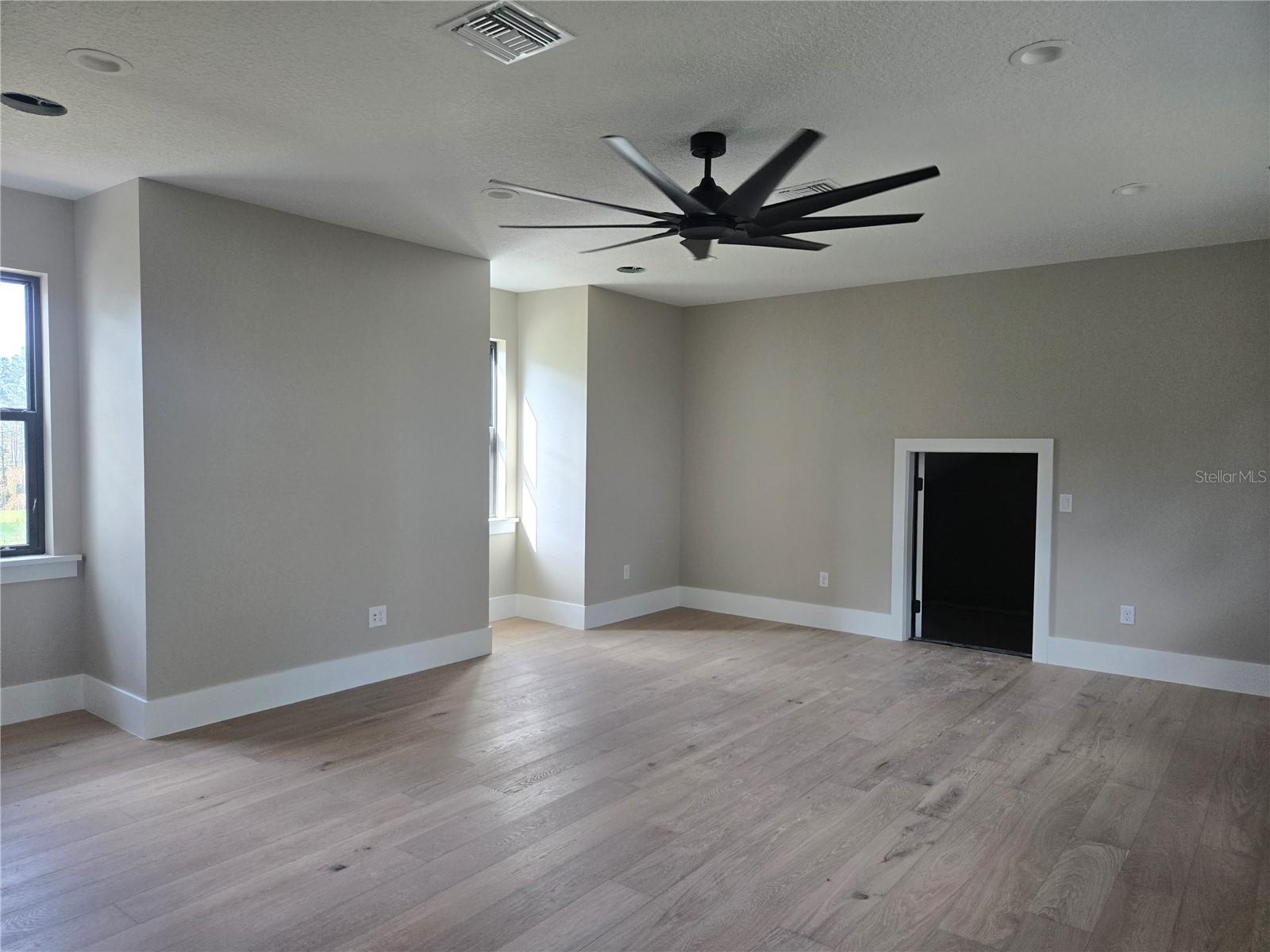 405 LONG AND WINDING RD, HOWEY IN THE HILLS, FL, 34737