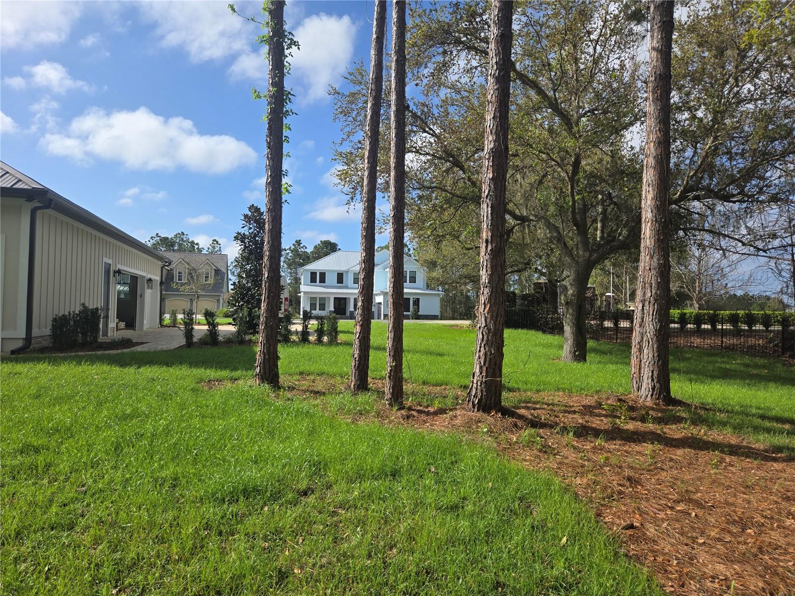 405 LONG AND WINDING RD, HOWEY IN THE HILLS, FL, 34737