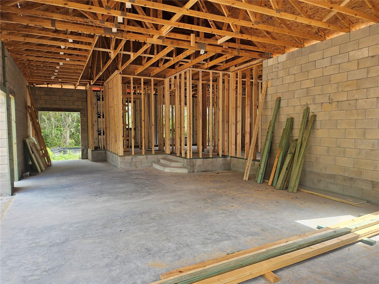 405 LONG AND WINDING RD, HOWEY IN THE HILLS, FL, 34737