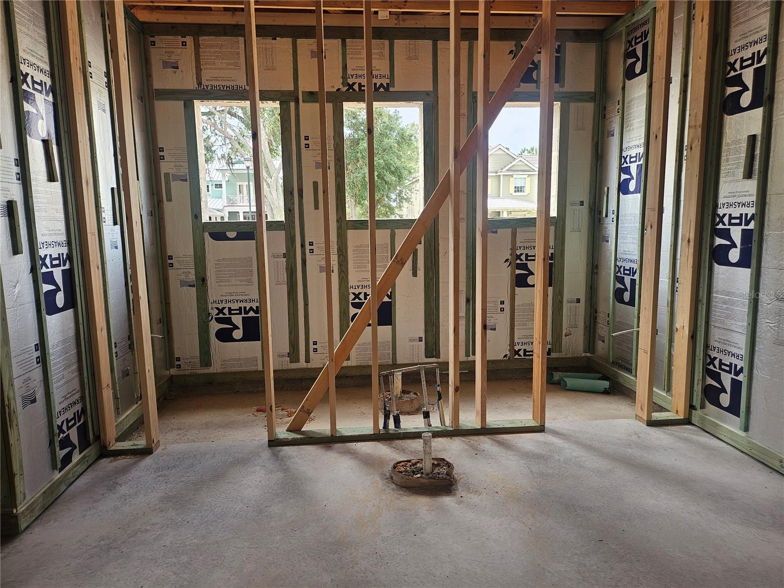 405 LONG AND WINDING RD, HOWEY IN THE HILLS, FL, 34737