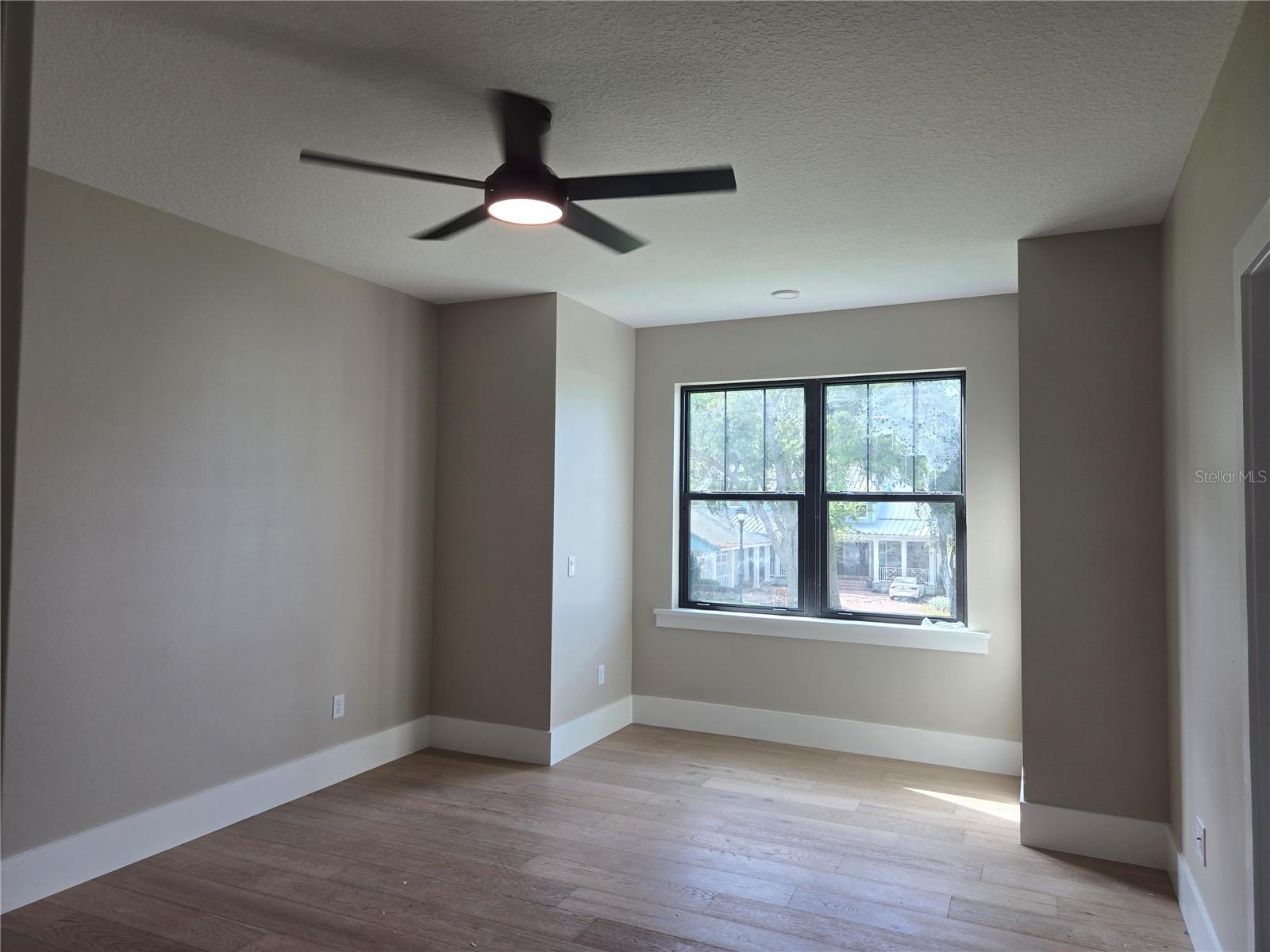 405 LONG AND WINDING RD, HOWEY IN THE HILLS, FL, 34737