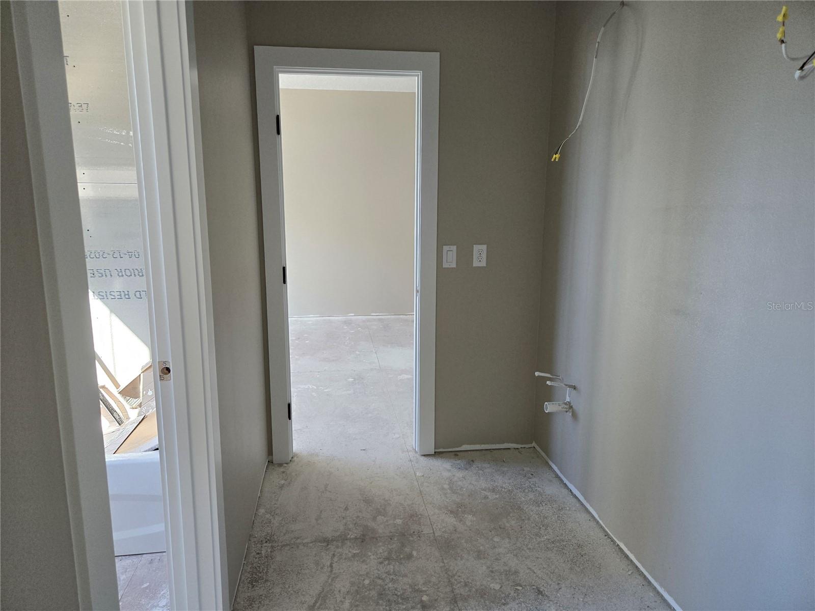 405 LONG AND WINDING RD, HOWEY IN THE HILLS, FL, 34737