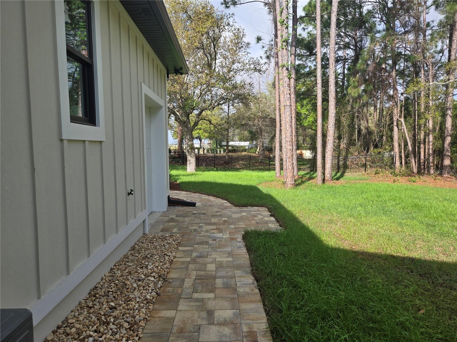 405 LONG AND WINDING RD, HOWEY IN THE HILLS, FL, 34737