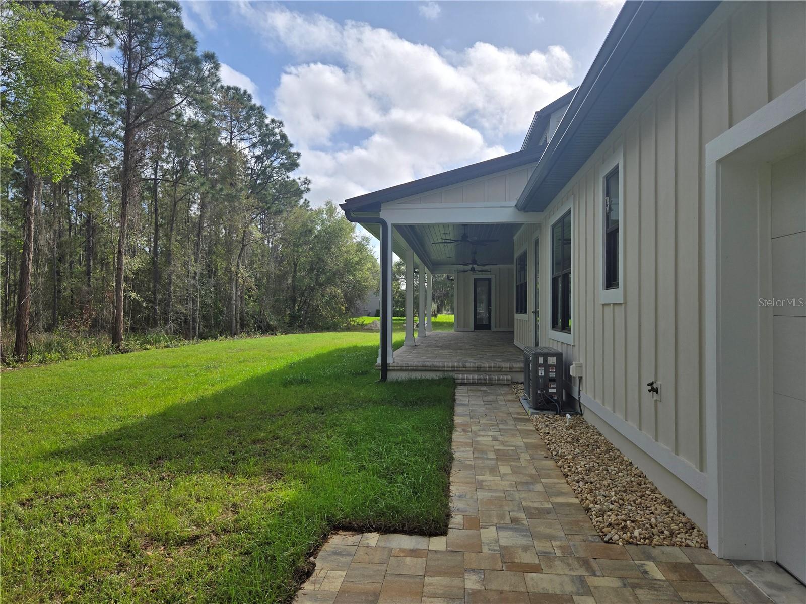 405 LONG AND WINDING RD, HOWEY IN THE HILLS, FL, 34737