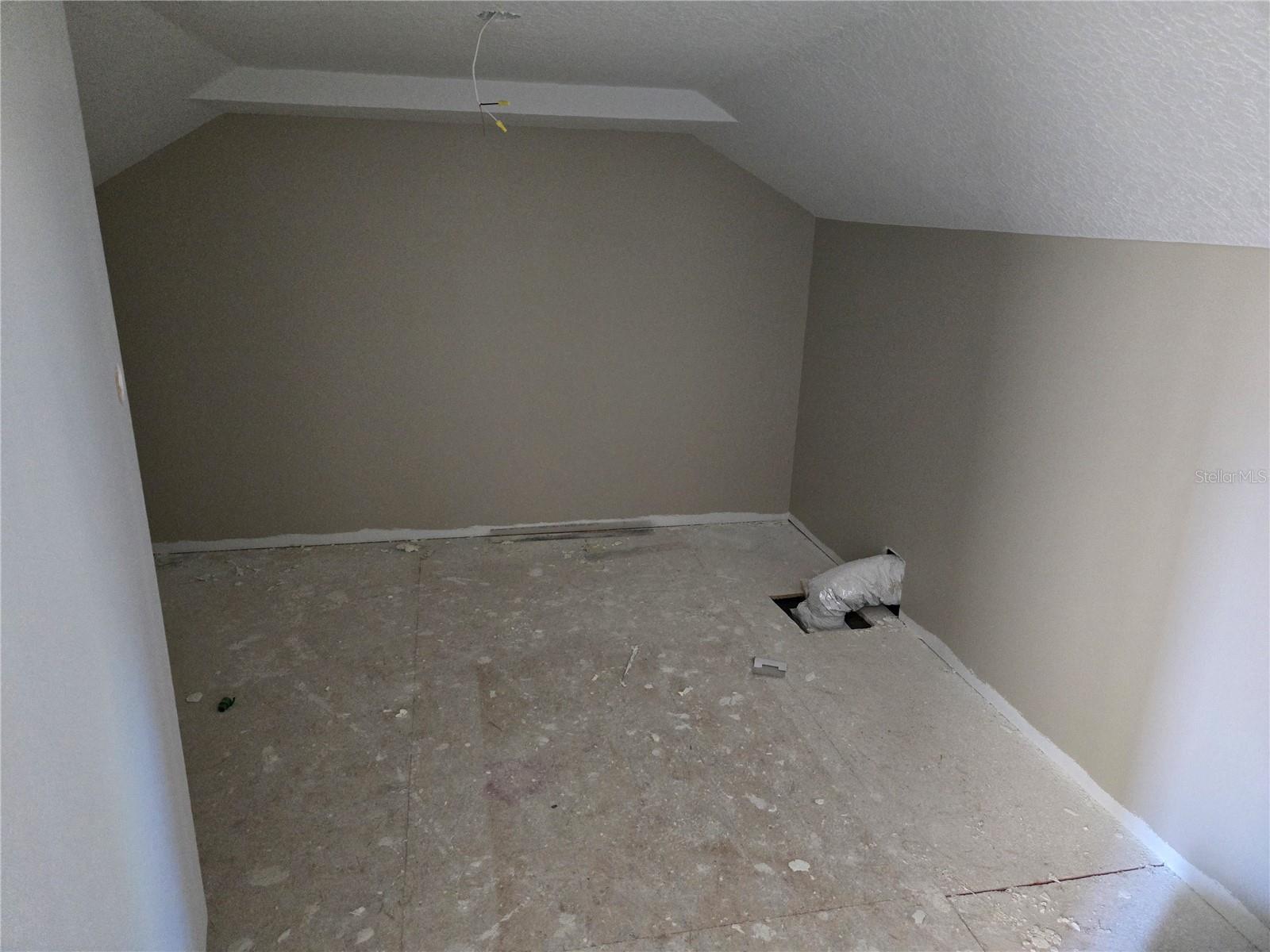 405 LONG AND WINDING RD, HOWEY IN THE HILLS, FL, 34737