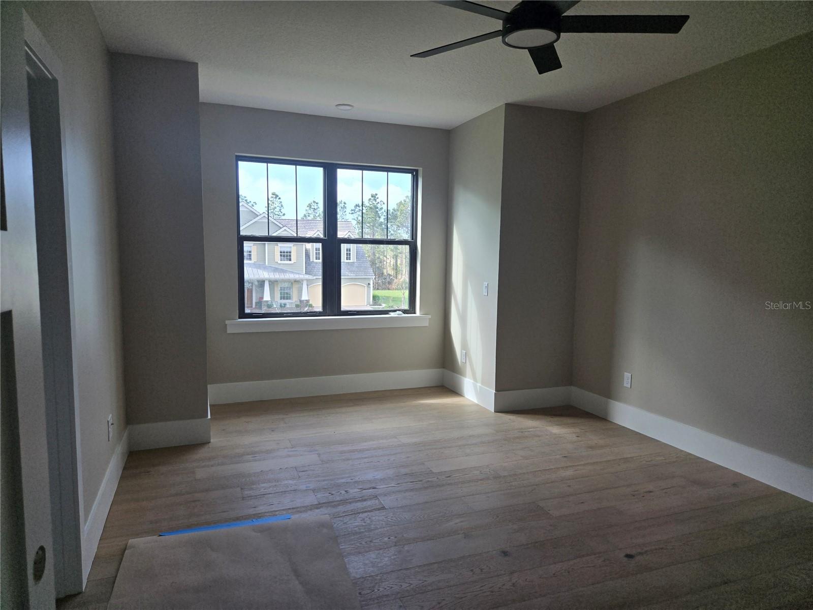 405 LONG AND WINDING RD, HOWEY IN THE HILLS, FL, 34737