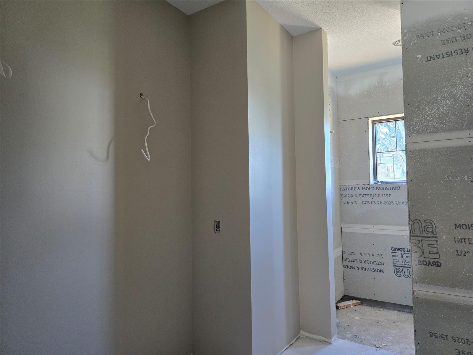 405 LONG AND WINDING RD, HOWEY IN THE HILLS, FL, 34737