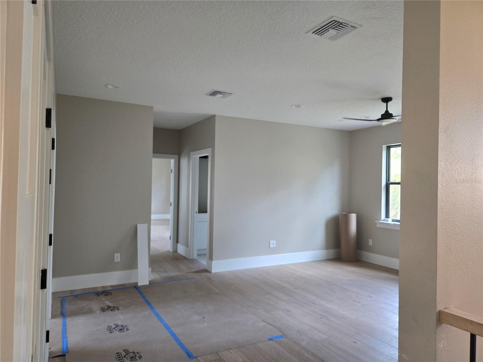 405 LONG AND WINDING RD, HOWEY IN THE HILLS, FL, 34737