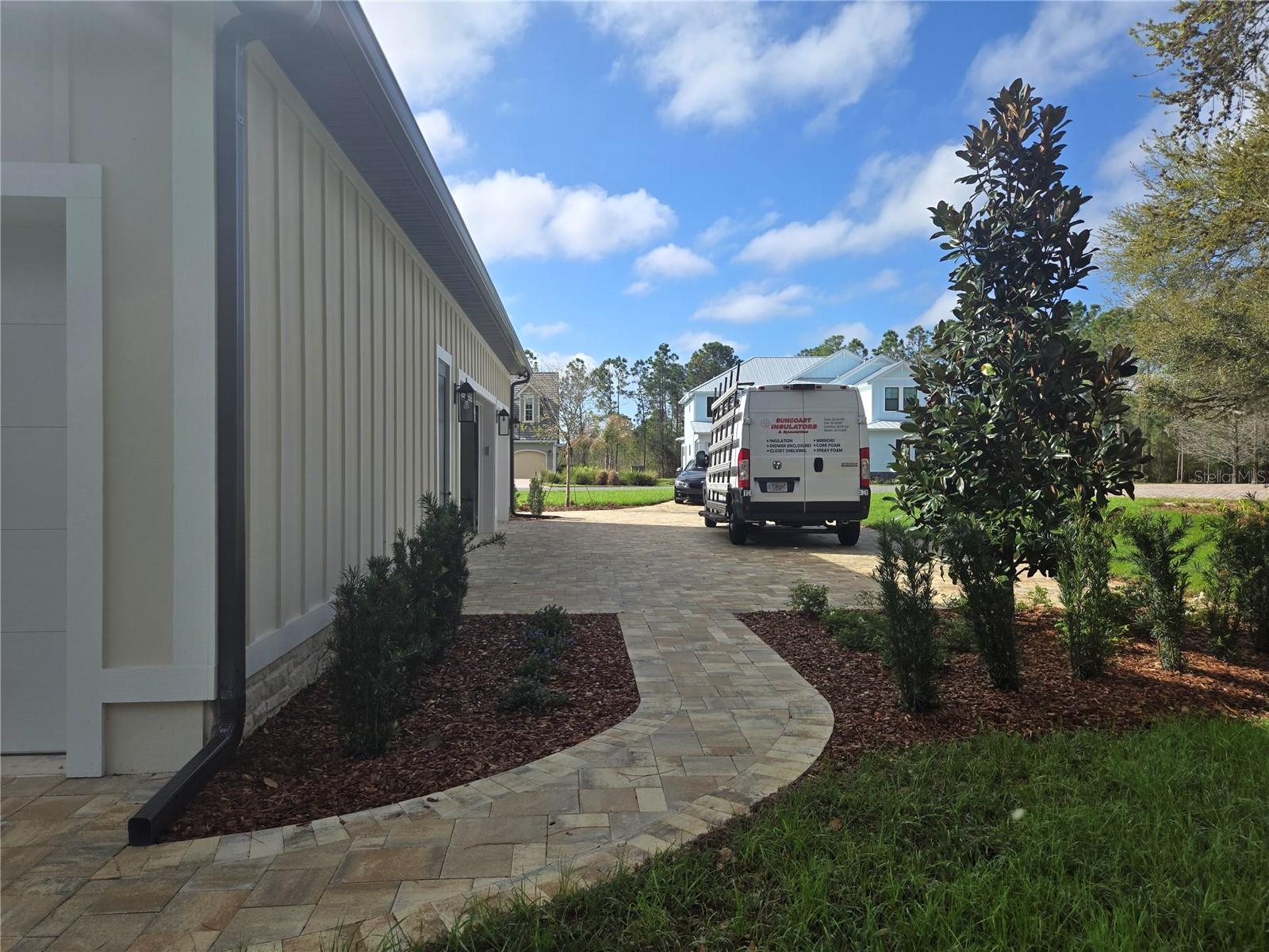 405 LONG AND WINDING RD, HOWEY IN THE HILLS, FL, 34737
