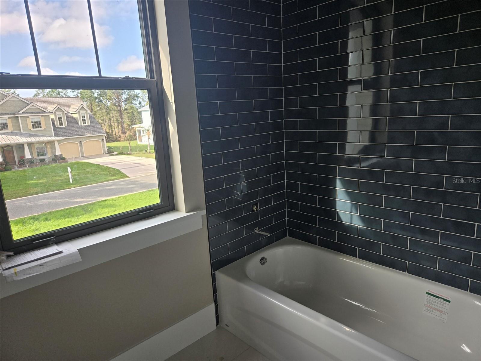 405 LONG AND WINDING RD, HOWEY IN THE HILLS, FL, 34737