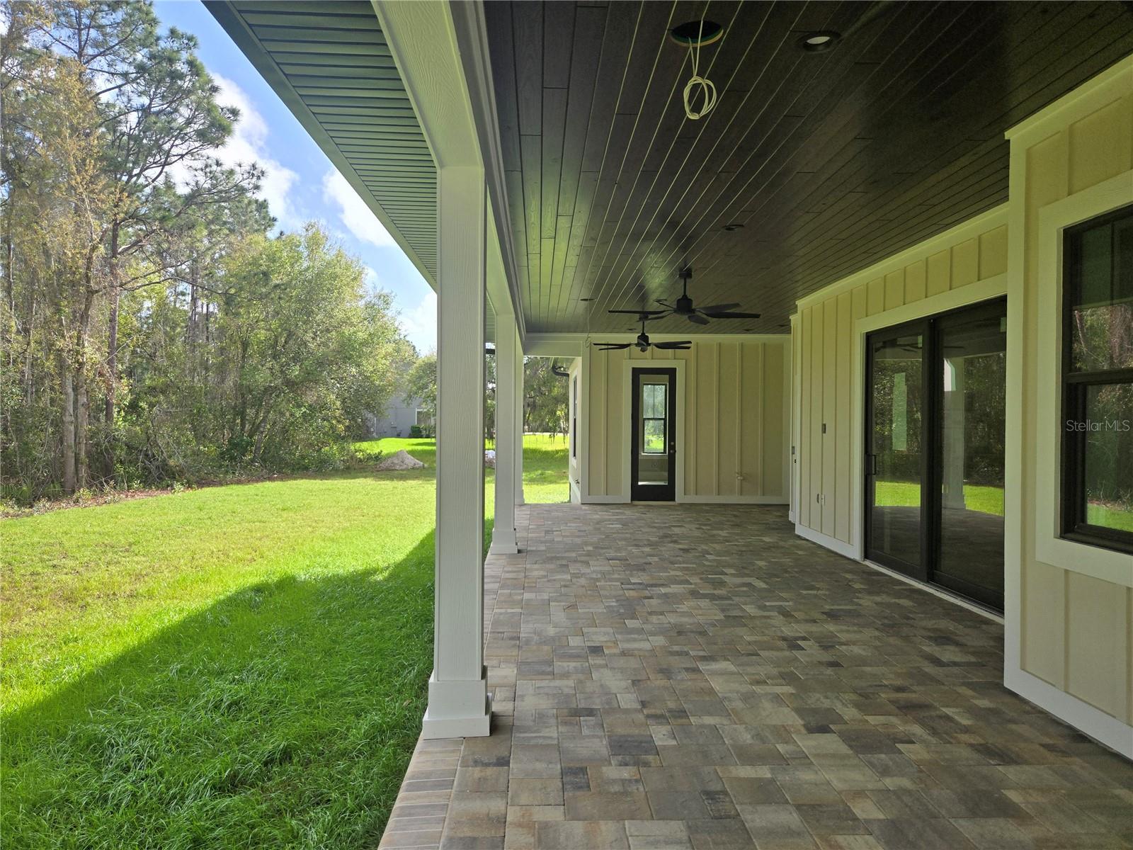 405 LONG AND WINDING RD, HOWEY IN THE HILLS, FL, 34737