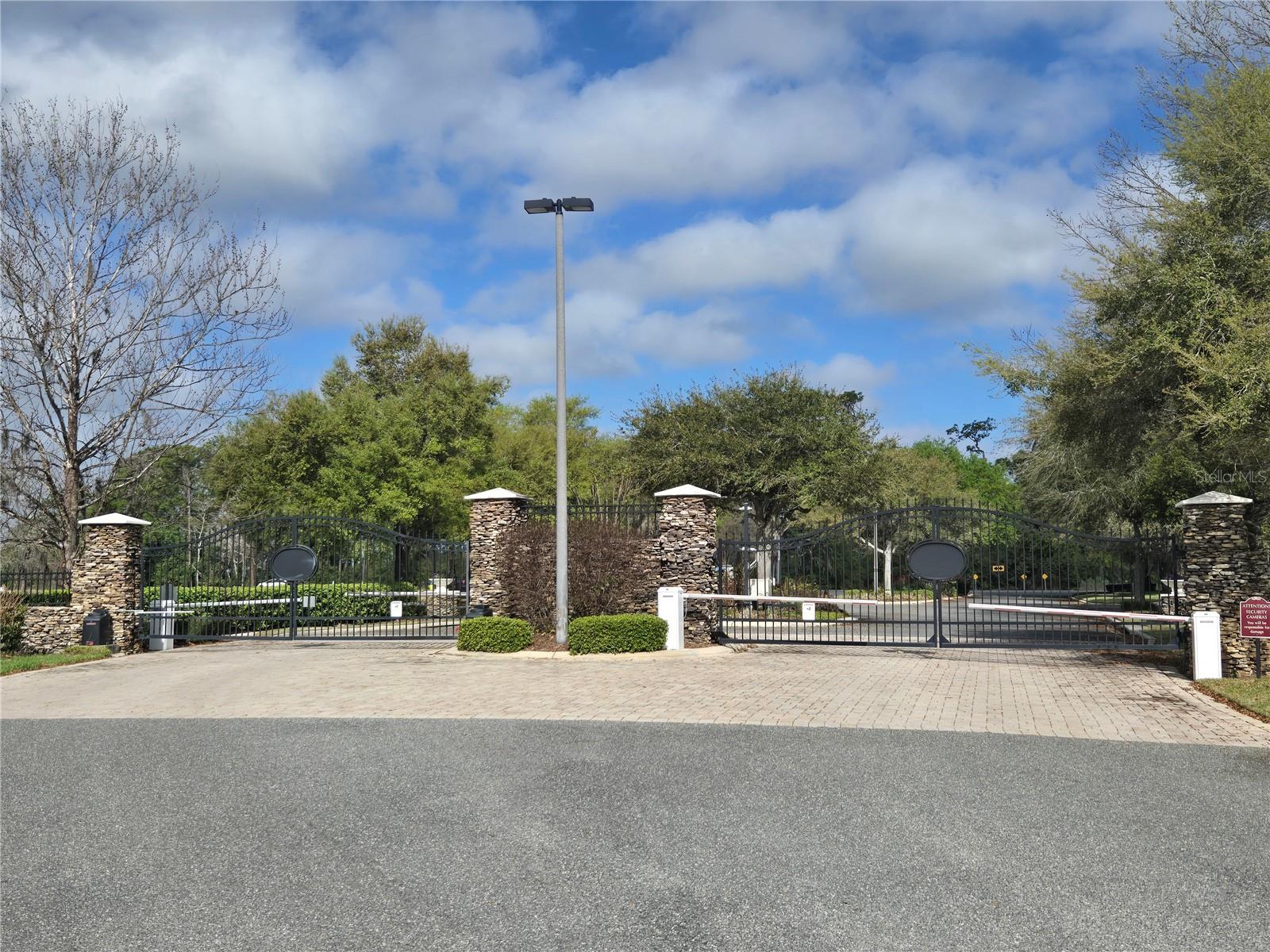 405 LONG AND WINDING RD, HOWEY IN THE HILLS, FL, 34737