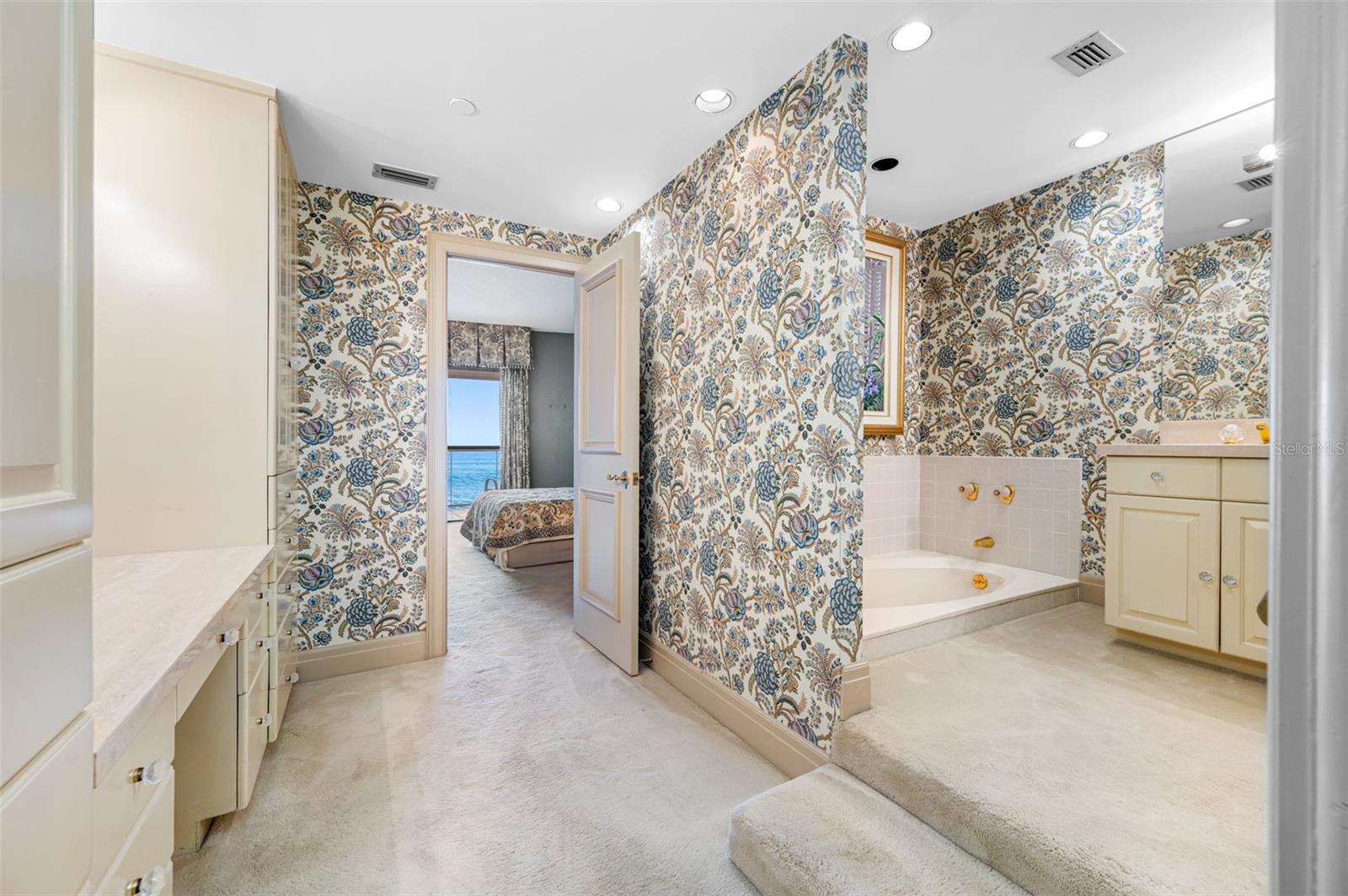 1 BEACH DR SE #2503/04, ST PETERSBURG, FL, 33701