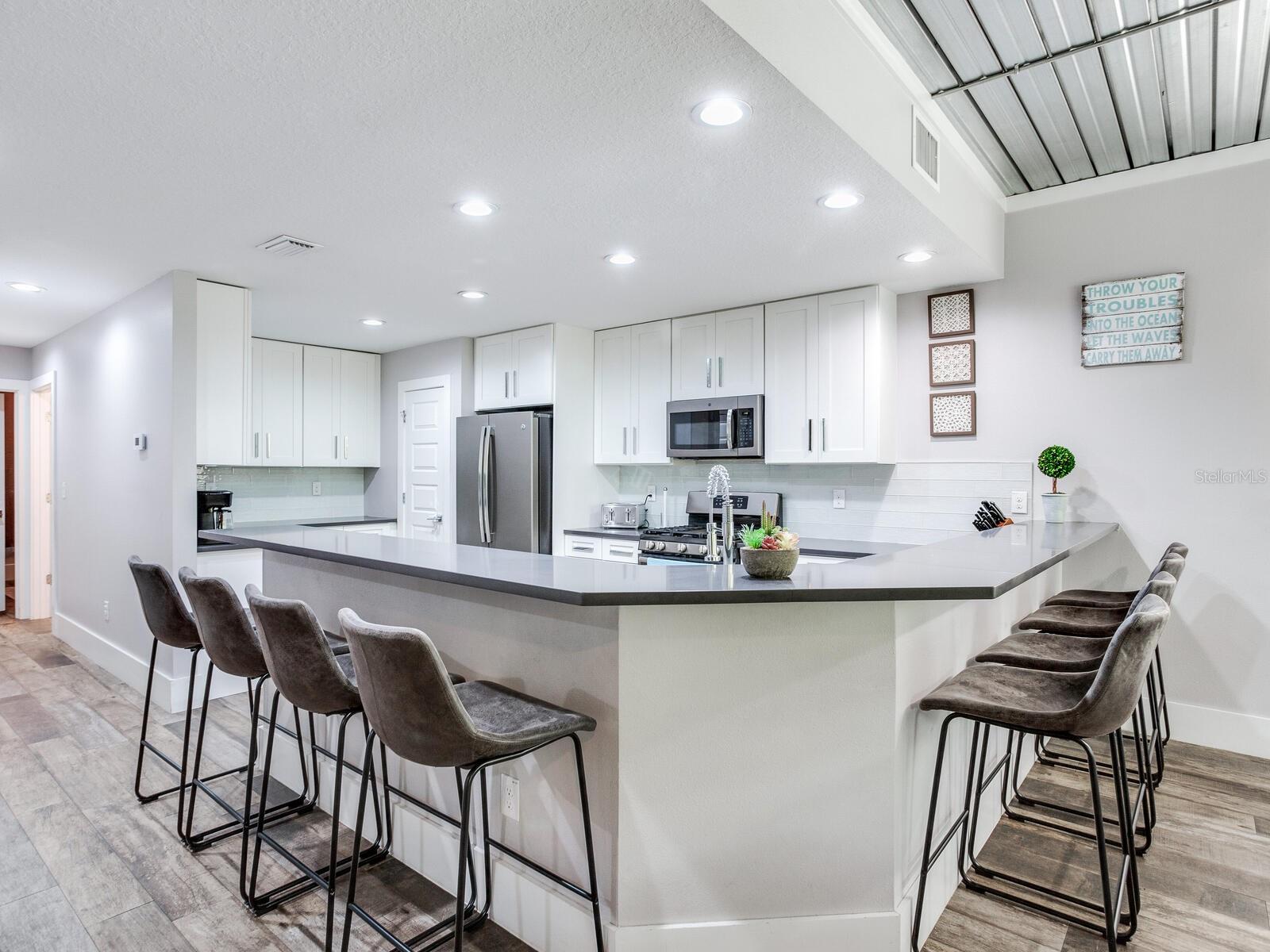 156 175TH AVE E, REDINGTON SHORES, FL, 33708