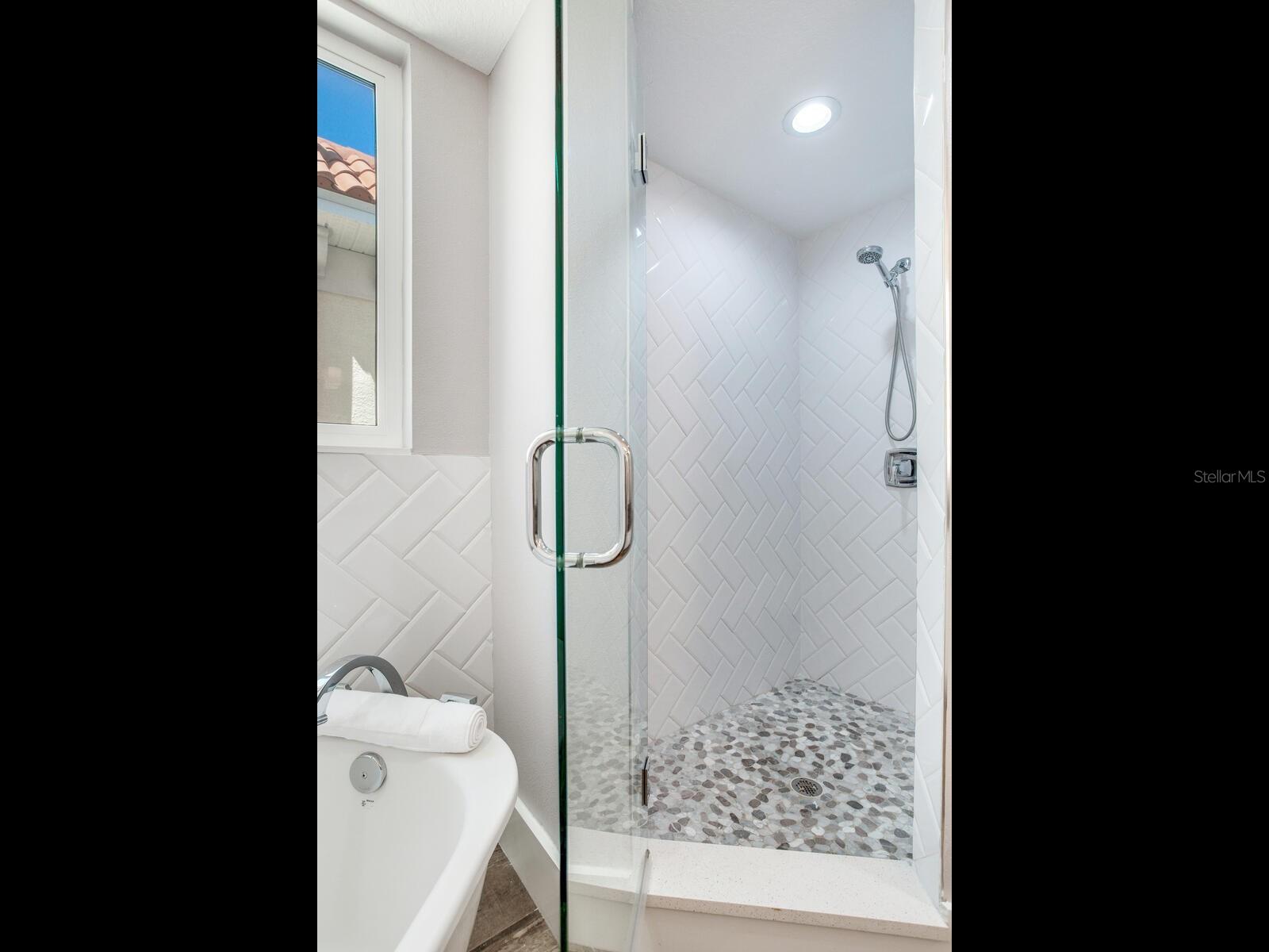 156 175TH AVE E, REDINGTON SHORES, FL, 33708