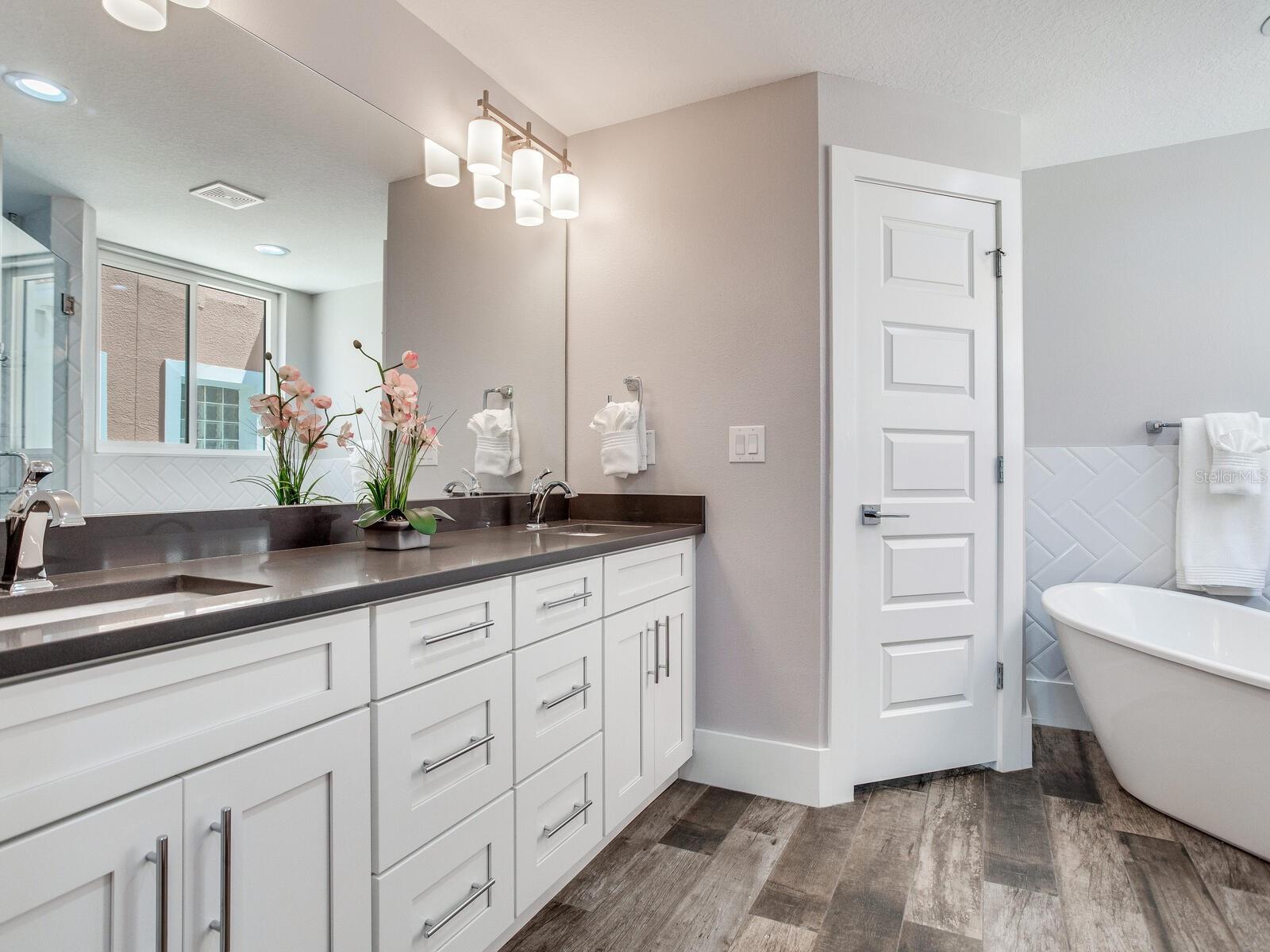 156 175TH AVE E, REDINGTON SHORES, FL, 33708