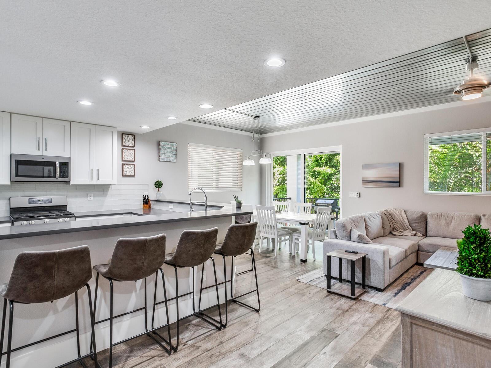 156 175TH AVE E, REDINGTON SHORES, FL, 33708